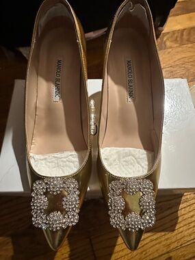 Women’s Metallic Gold Crystal Buckle Pointed Pumps size 40
